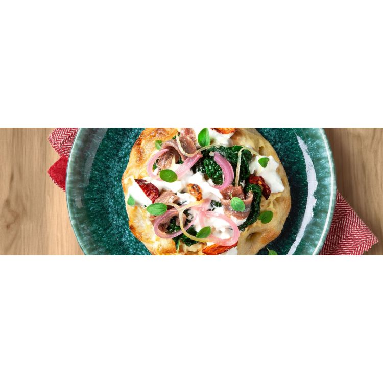 PINSA ROMANA ΜΕ BURRATA ΑΝΤΖΟΥΓΙΕΣ ΚΑΙ ΚΟΚΚΙΝΟ ΛΑΧΑΝΟ