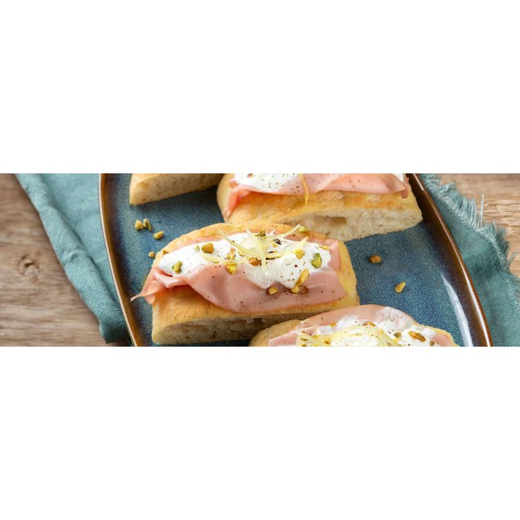MORTADELLA POCKET, STRACCIATELLA DI BURRATA AND PISTACHIOS