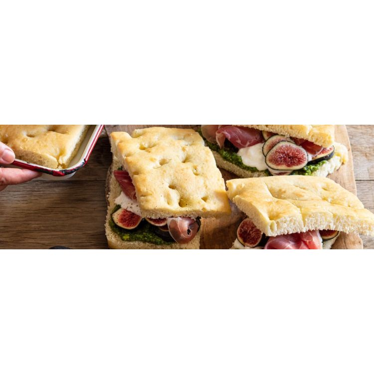 FOCACCIA ΜΕ ΕΛΑΙΟΛΑΔΟ ΚΑΙ ΣΥΚΟ, ΤΥΡΙ BURRATA ΚΑΙ ΠΡΟΣΟΥΤΟ