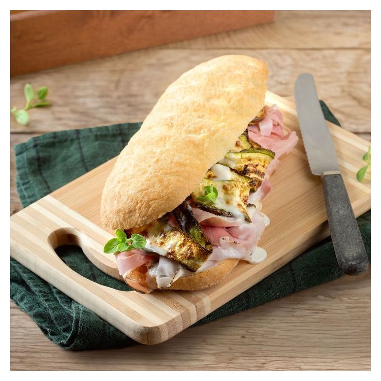 SANDWICH ΜΕ ΜΠΕΙΚΟΝ, ΚΟΛΟΚΥΘΑΚΙΑ ΚΑΙ ΤΥΡΙ CRESCENZA 