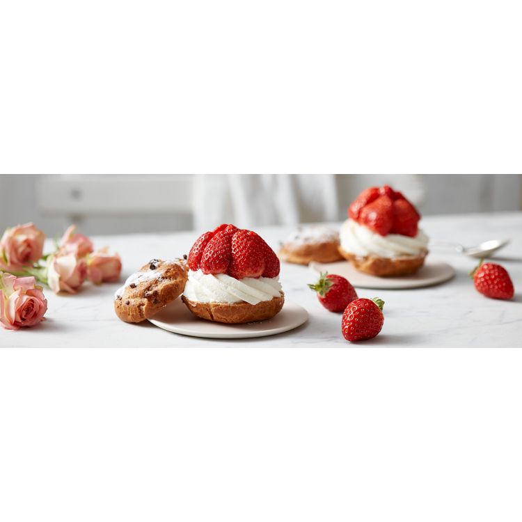 CHOUX CHANTILLY MET AARDBEIEN 