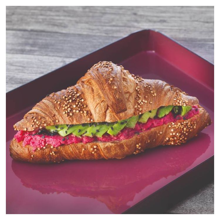 VEGOAVOKADO MED RÖDBETSHUMMUS