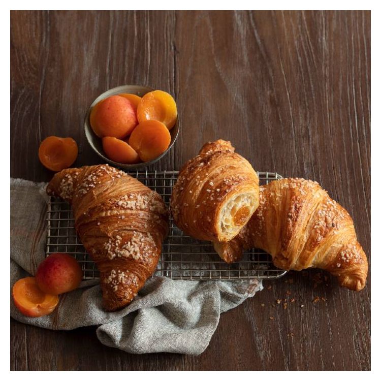 Filled curved croissant with 